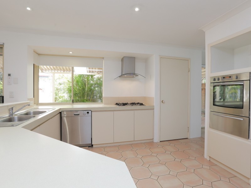 2 Hakea Court, Thornlie WA 6108