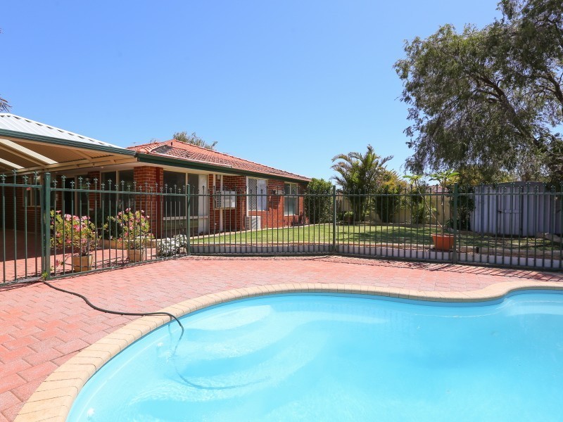 2 Hakea Court, Thornlie WA 6108