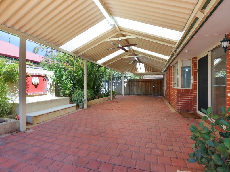 2 Hakea Court, Thornlie WA 6108