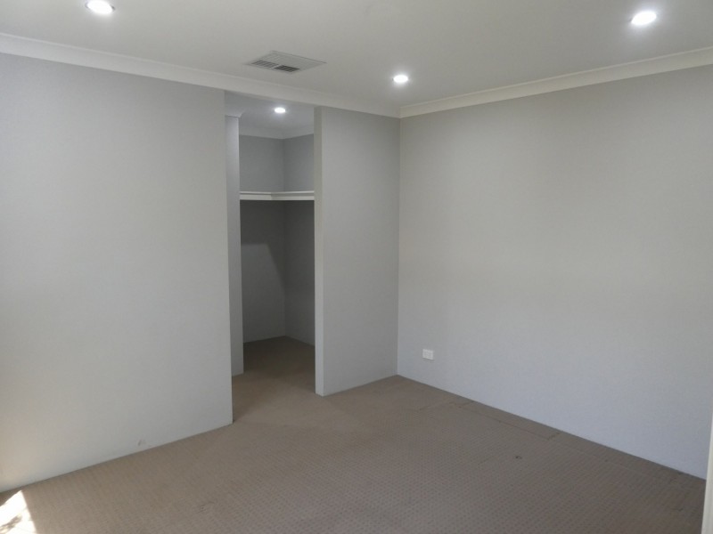 19 Cadaga Way, Piara Waters WA 6112