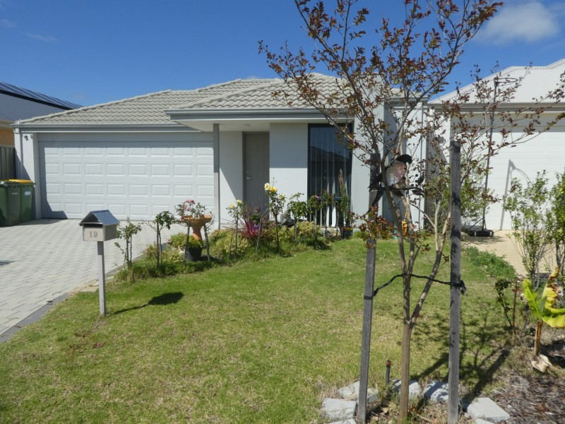 19 Cadaga Way, Piara Waters WA 6112