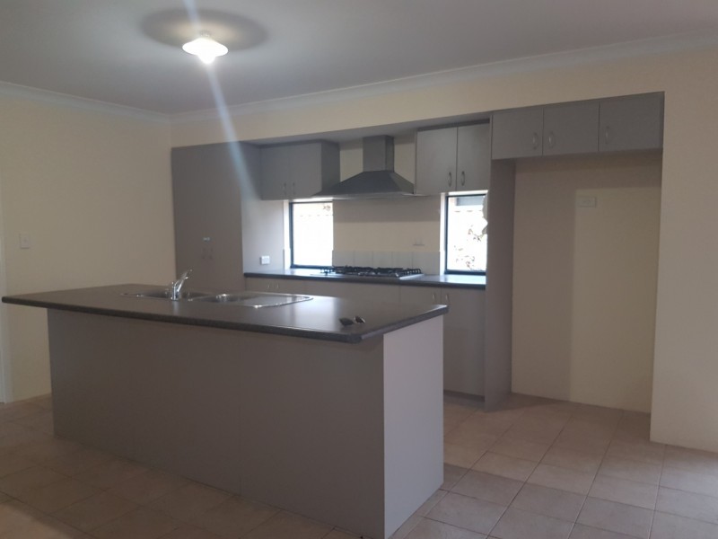 8 Hayfield Road, Southern River WA 6110