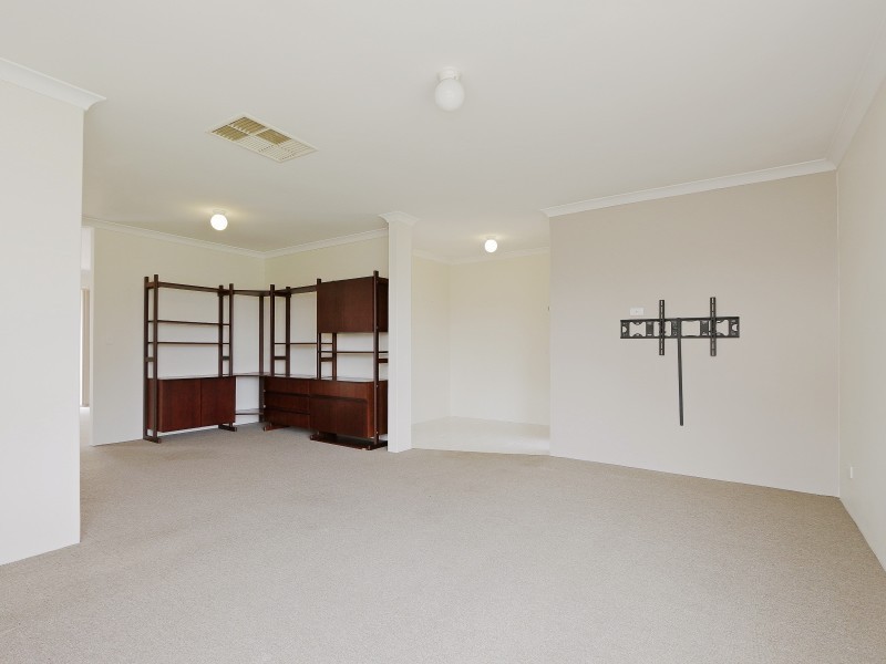 4 Bush Close, Beckenham WA 6107