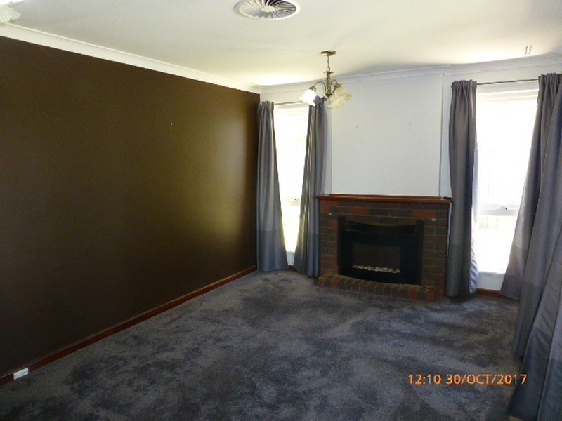 10 Parkside Drive, Thornlie WA 6108