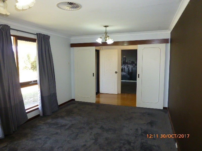 10 Parkside Drive, Thornlie WA 6108