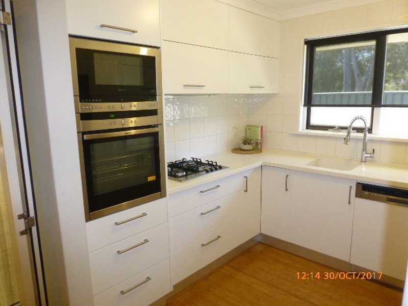 10 Parkside Drive, Thornlie WA 6108