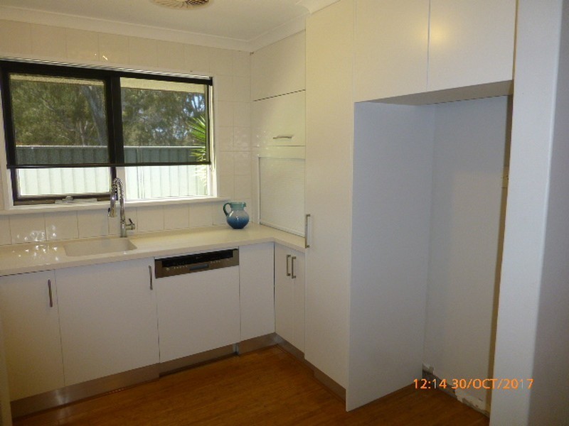 10 Parkside Drive, Thornlie WA 6108