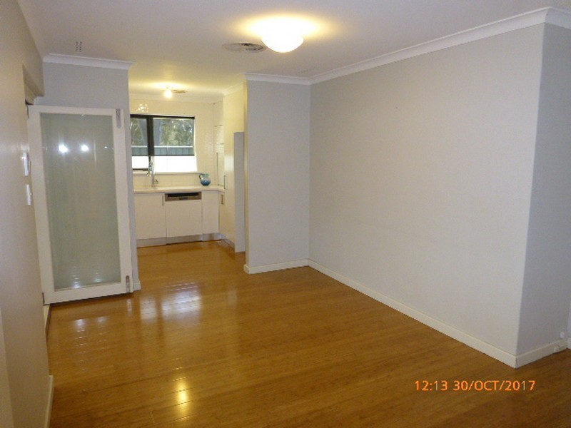 10 Parkside Drive, Thornlie WA 6108