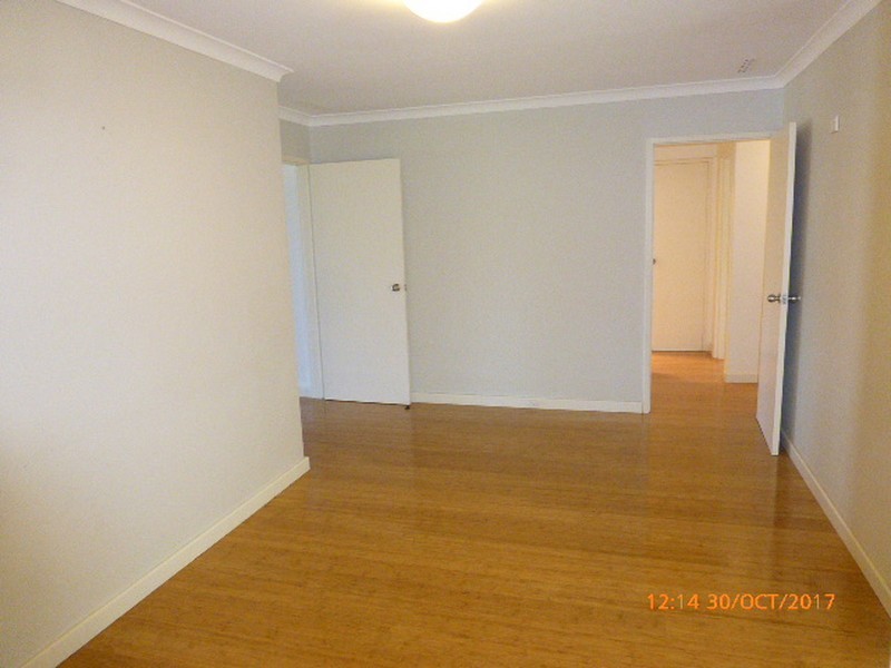 10 Parkside Drive, Thornlie WA 6108