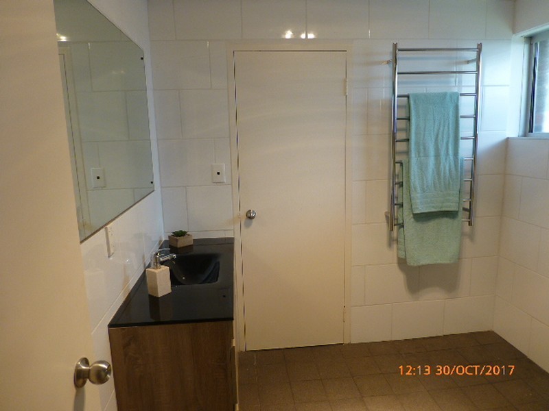 10 Parkside Drive, Thornlie WA 6108