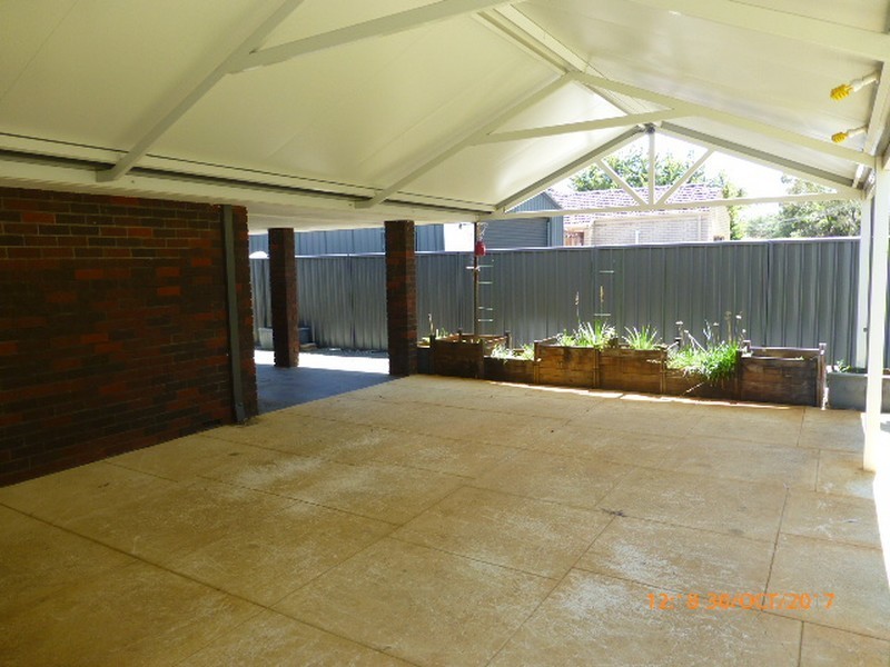 10 Parkside Drive, Thornlie WA 6108