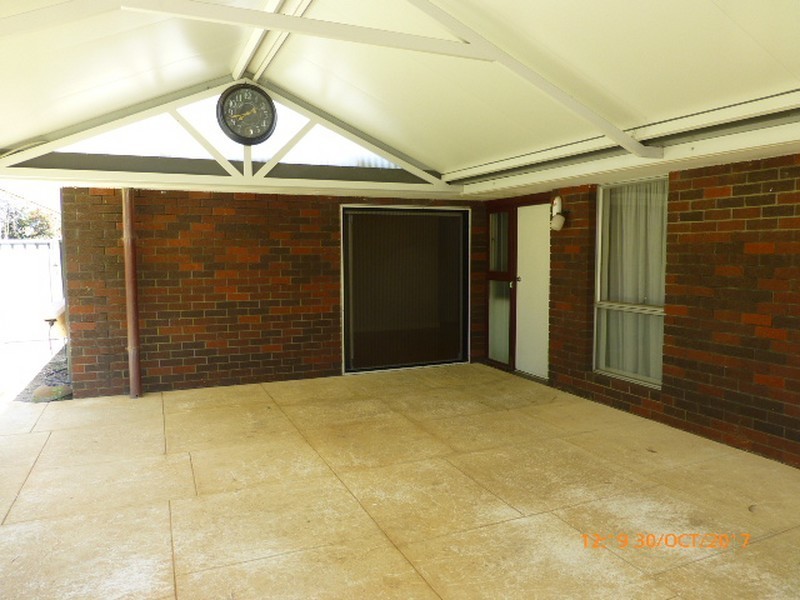 10 Parkside Drive, Thornlie WA 6108