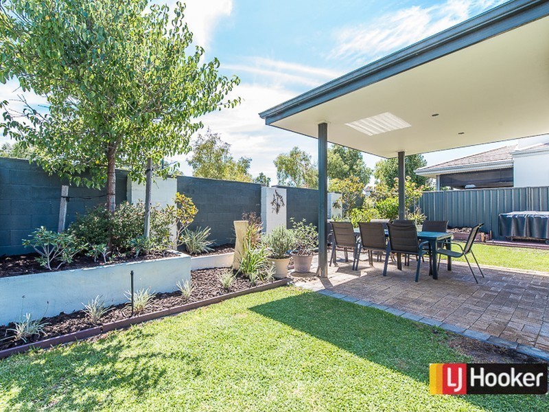 Unit 17/18 Deanmore Bend, Hammond Park WA 6164