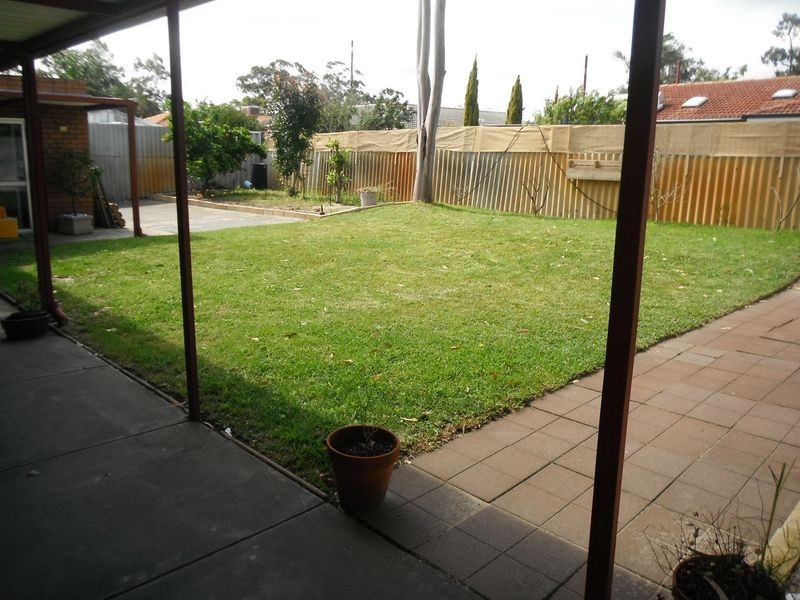 8 Penhurst Crescent, Thornlie WA 6108