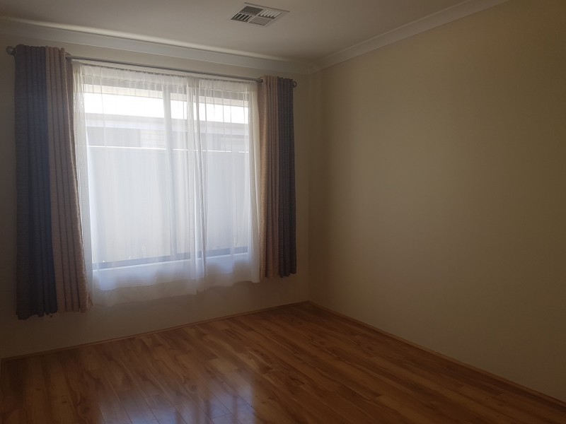 6 Cornforth Way, Piara Waters WA 6112