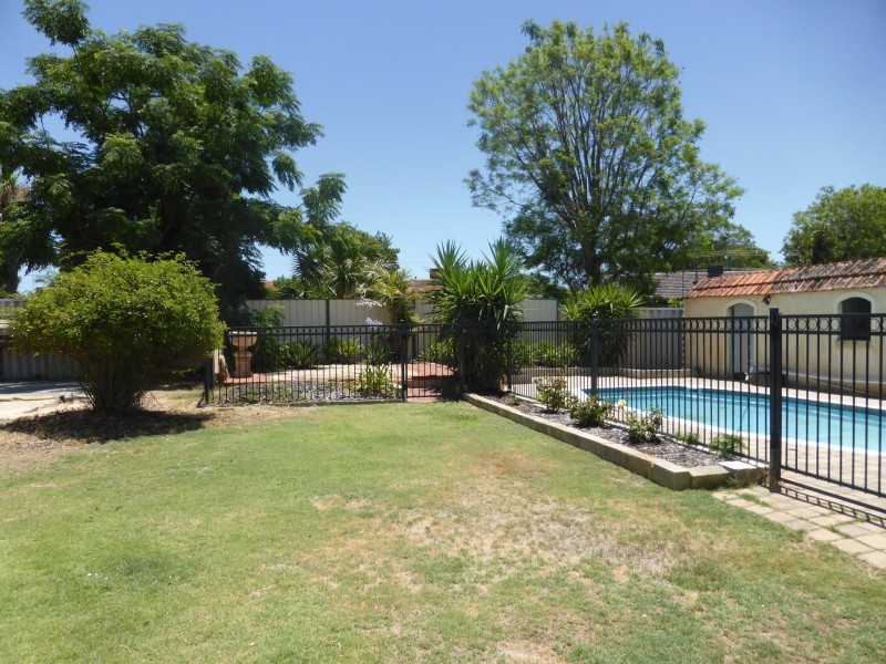 15 Probert Road, Thornlie WA 6108