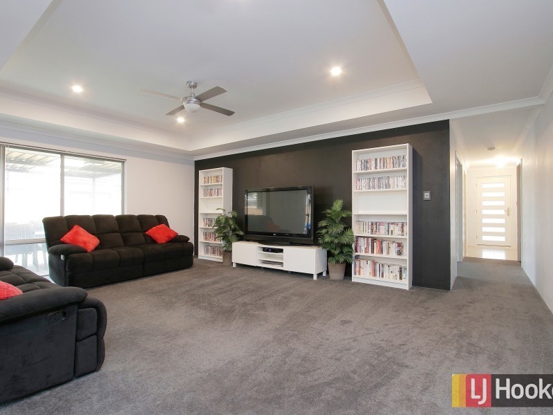 10 Lowerhall Gardens, Southern River WA 6110