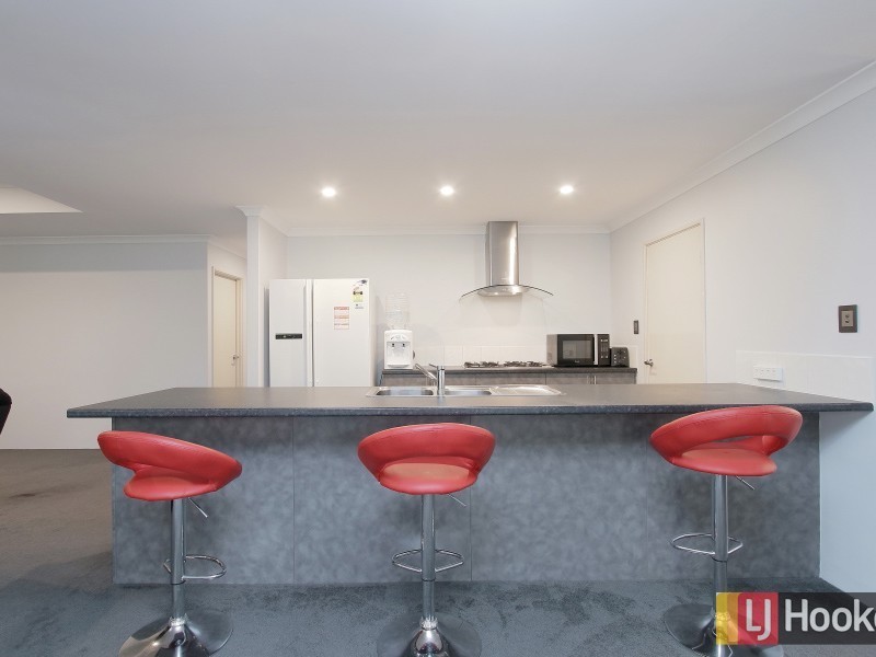10 Lowerhall Gardens, Southern River WA 6110