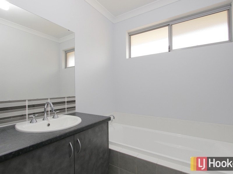 10 Lowerhall Gardens, Southern River WA 6110