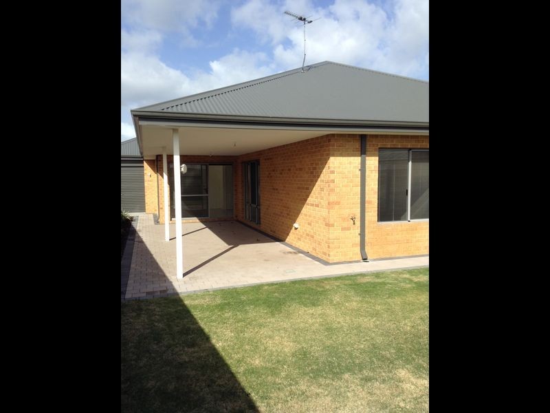 7 Leroy Way, Piara Waters WA 6112