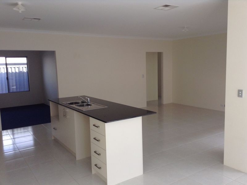 7 Leroy Way, Piara Waters WA 6112