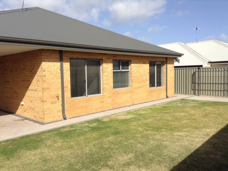 7 Leroy Way, Piara Waters WA 6112