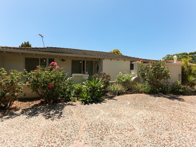 8 Prescott Drive, Gosnells WA 6110
