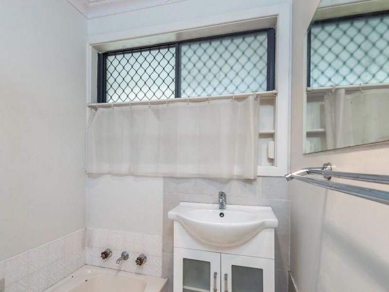 11 Watsonia Street, Maddington WA 6109