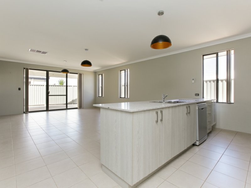 18 Kellogg Drive, Piara Waters WA 6112