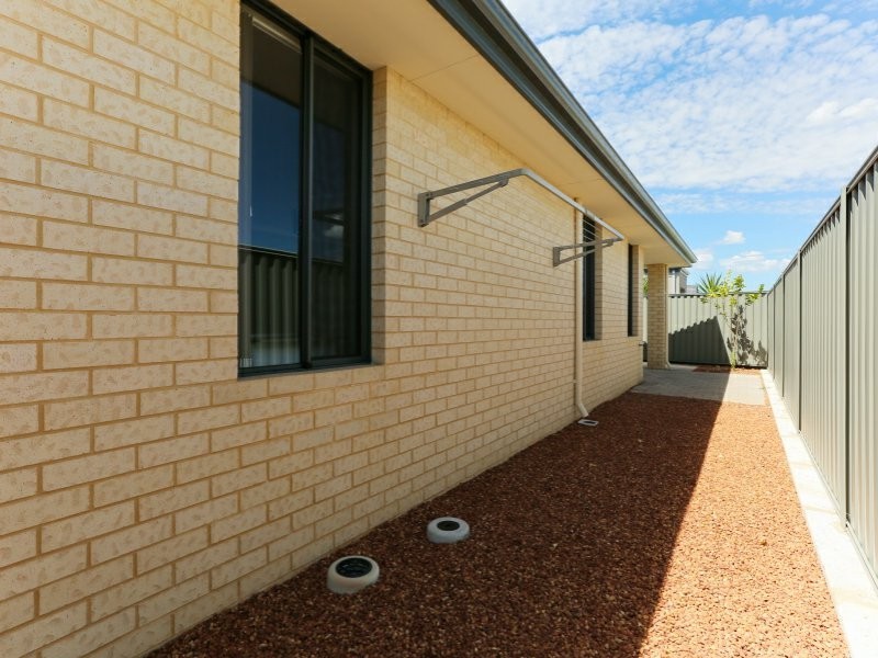 18 Kellogg Drive, Piara Waters WA 6112