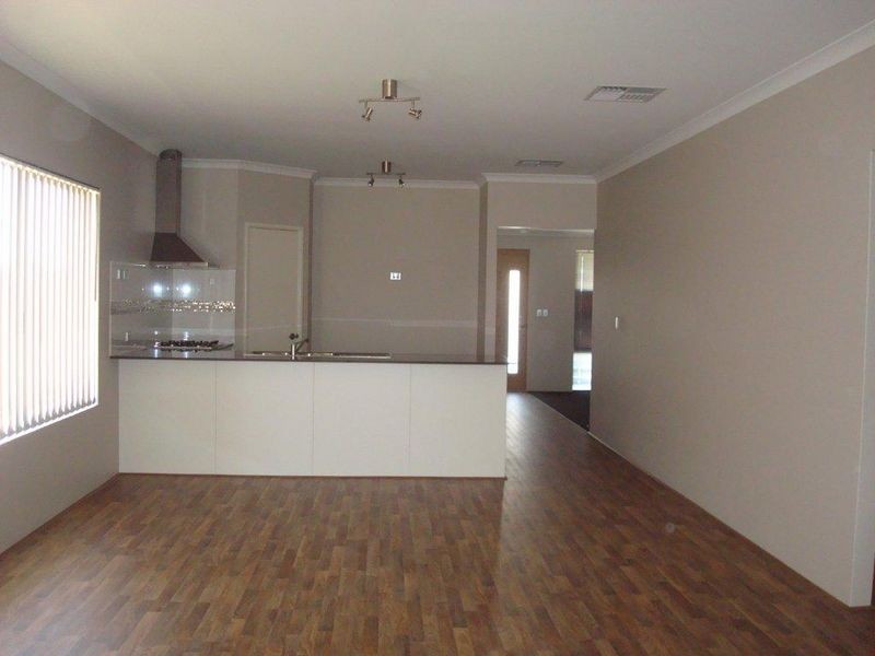 6 St Tropez Gardens, Piara Waters WA 6112