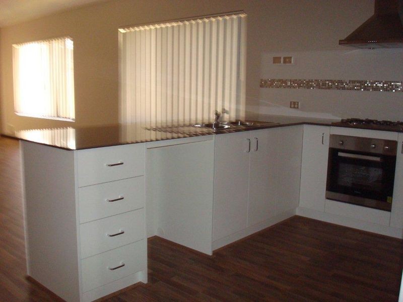 6 St Tropez Gardens, Piara Waters WA 6112