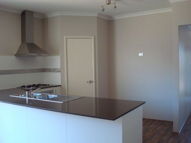 6 St Tropez Gardens, Piara Waters WA 6112