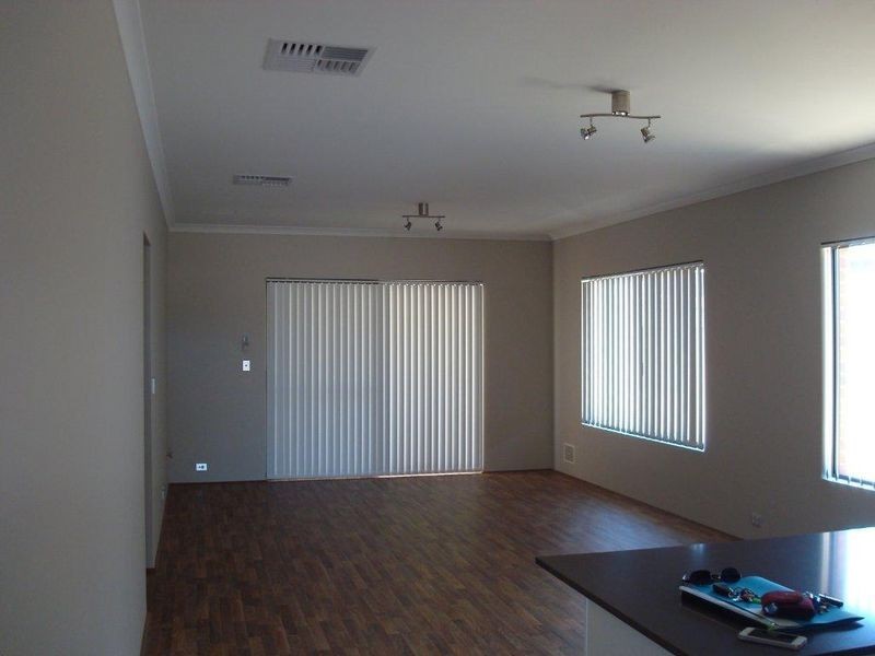 6 St Tropez Gardens, Piara Waters WA 6112