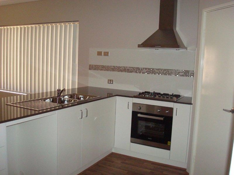 6 St Tropez Gardens, Piara Waters WA 6112