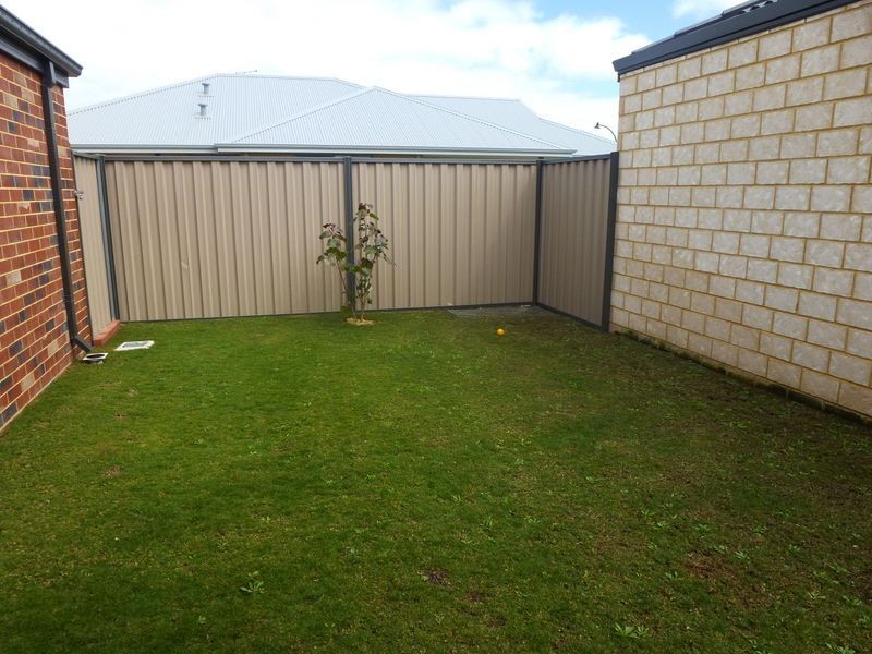 6 St Tropez Gardens, Piara Waters WA 6112