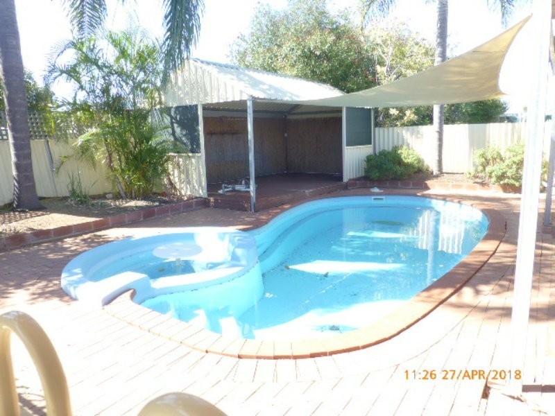 4 Whiteman Street, Thornlie WA 6108