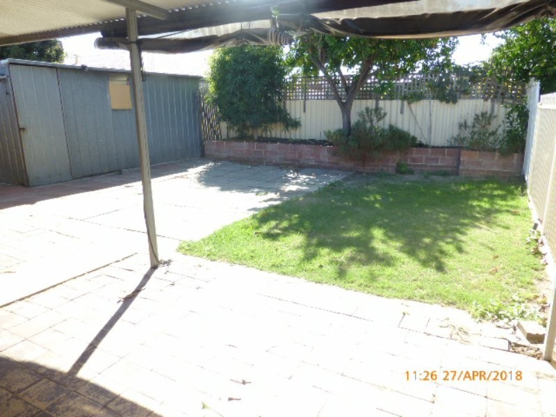 4 Whiteman Street, Thornlie WA 6108