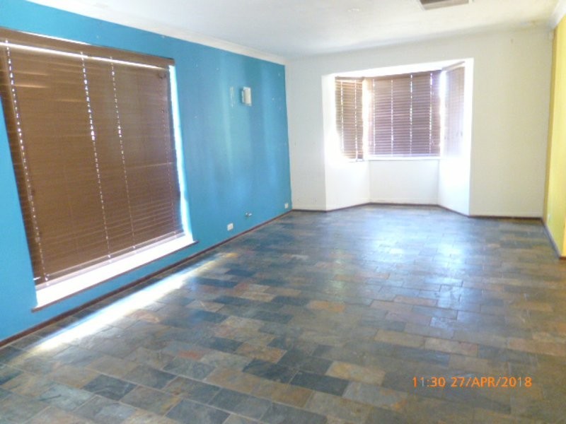 4 Whiteman Street, Thornlie WA 6108