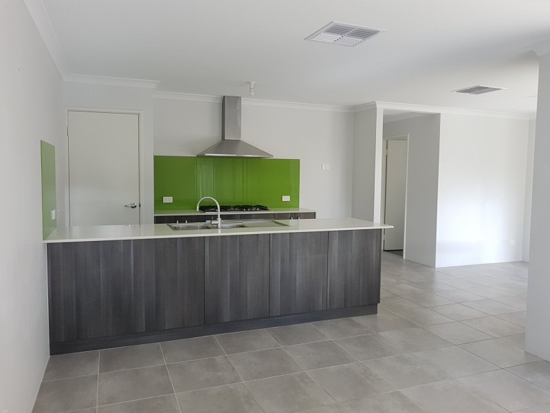 4 Hobson Loop, Piara Waters WA 6112