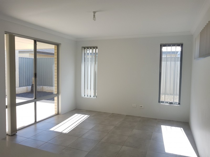 4 Hobson Loop, Piara Waters WA 6112