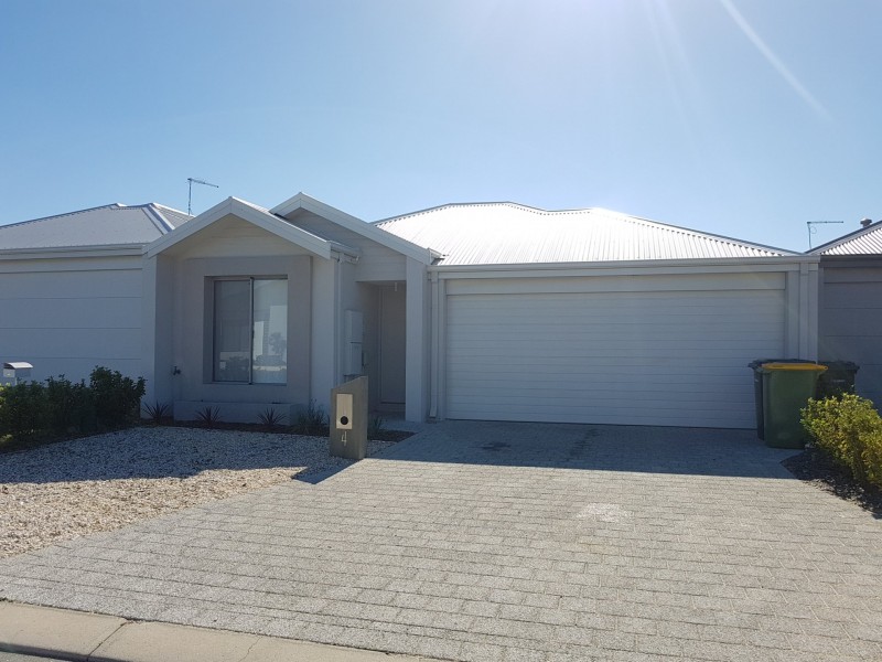 4 Hobson Loop, Piara Waters WA 6112