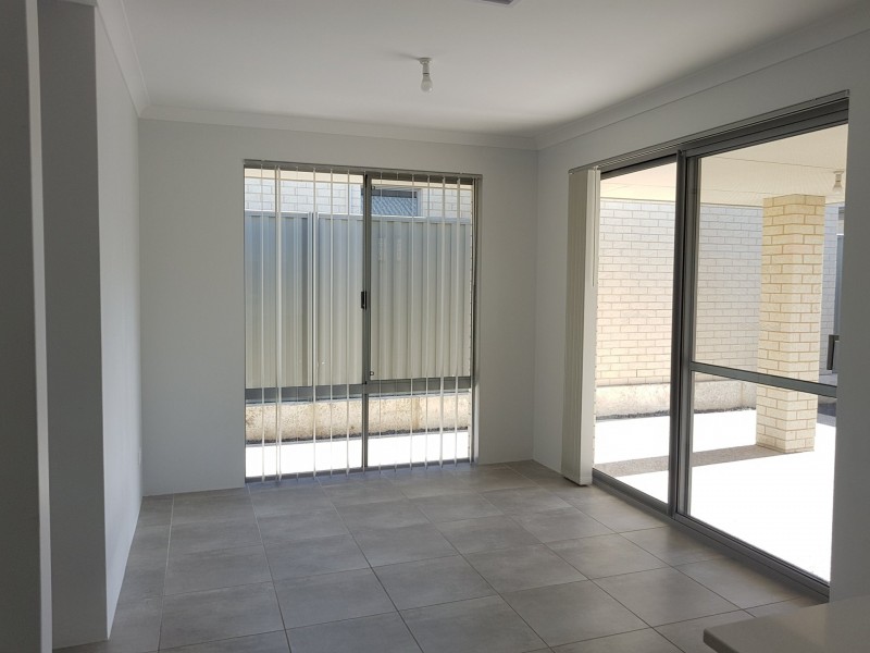 4 Hobson Loop, Piara Waters WA 6112