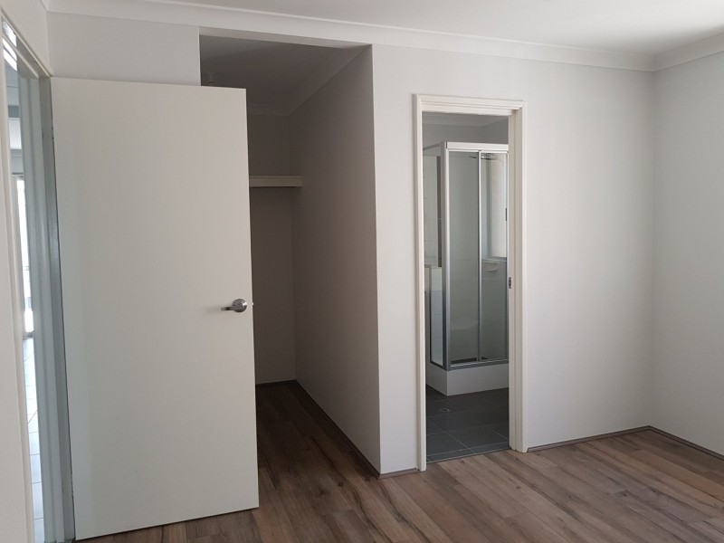 4 Hobson Loop, Piara Waters WA 6112