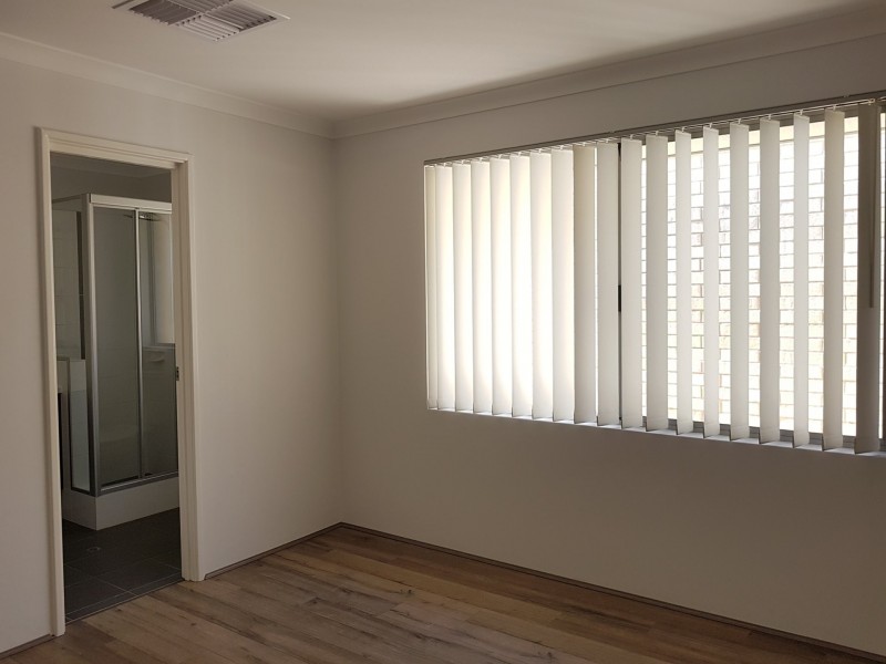 4 Hobson Loop, Piara Waters WA 6112