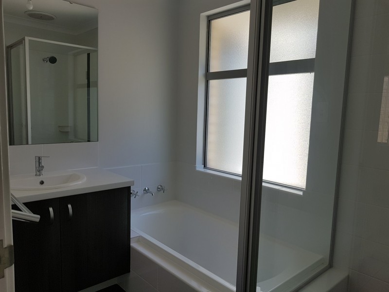 4 Hobson Loop, Piara Waters WA 6112