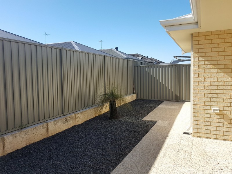 4 Hobson Loop, Piara Waters WA 6112