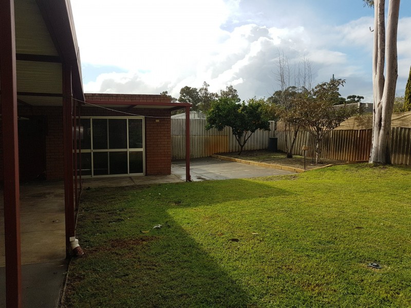 8 Penhurst Court, Thornlie WA 6108