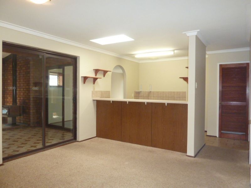 24 Rushbrook Way, Thornlie WA 6108