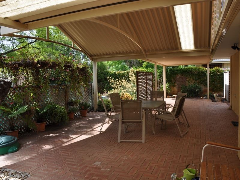 16 Coronet Court, Thornlie WA 6108